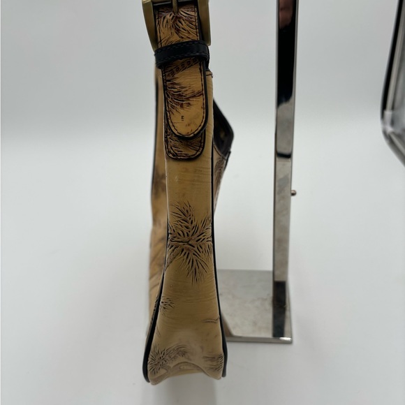 M306 Caribbean Joe Women’s Leather Shoulder bag w/huts and palm trees logo. Nice - Picture 6 of 10